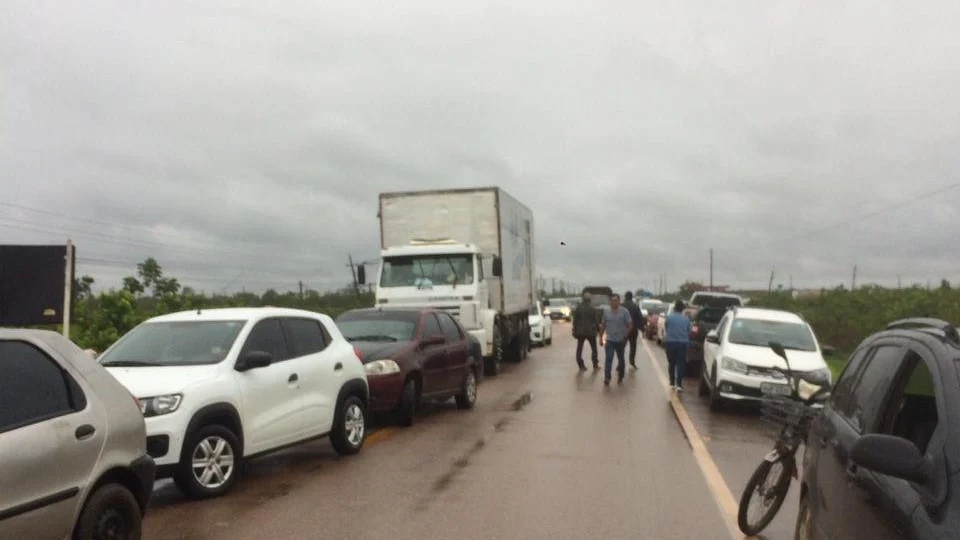 Rodovia Transamazônica possui 3 pontos de bloqueio de protestos, diz PRF-AM