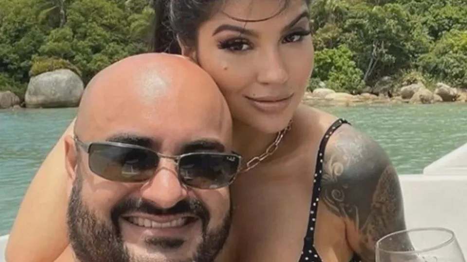 Suspeita de matar noivo é presa seminua ao tentar roubar kombi no DF