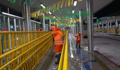 Terminais de ônibus coletivo recebem serviço de lavagem em Manaus