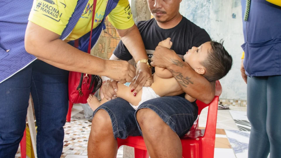 Vacinação para bebês contra Covid-19 é centralizada em 4 unidades, em Manaus