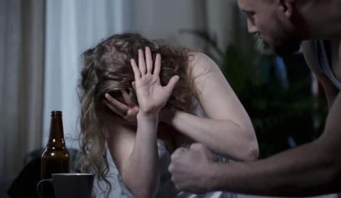 Pesquisa aponta alta nas agressões contra mulheres após decepções no futebol