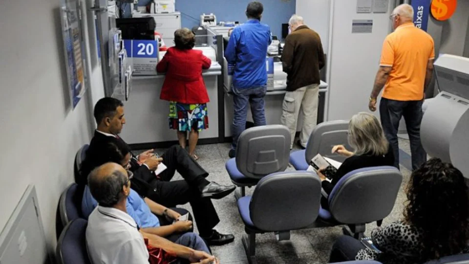 Bancos não abrem nesta sexta-feira; veja como pagar contas