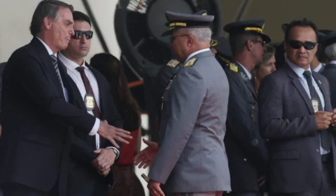Bolsonaro participa de novo evento militar em Brasília, mas segue sem discursar