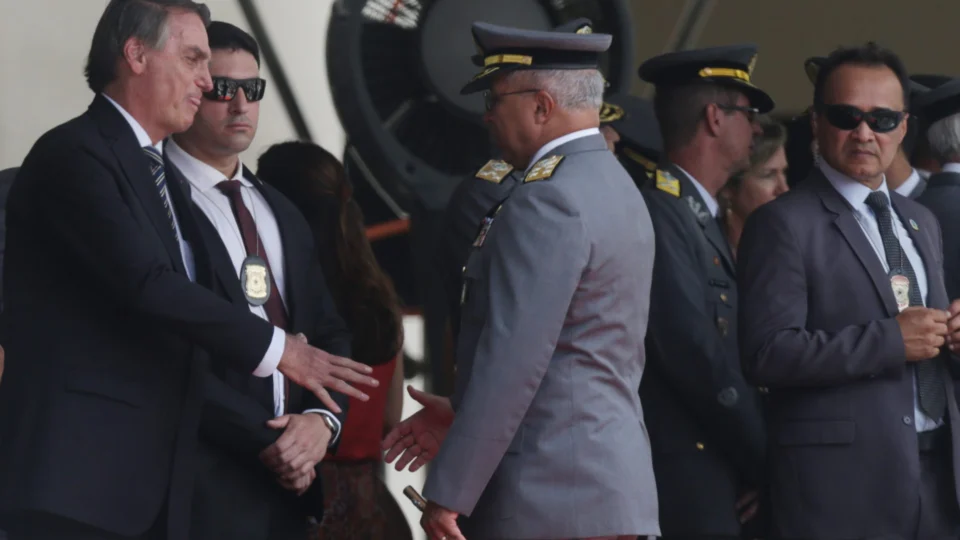 Bolsonaro participa de novo evento militar em Brasília, mas segue sem discursar