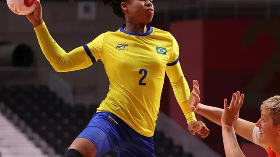 Bruna de Paula vira referência na seleção brasileira de handebol