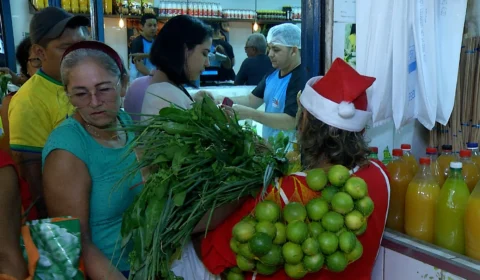 Compras de última hora para Natal lotam mercados e feiras de Manaus neste sábado, 24