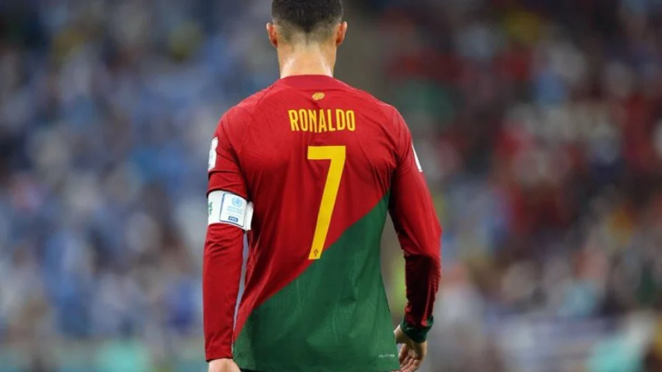 Cristiano Ronaldo fica na reserva contra Suíça pela primeira vez em uma Copa do Mundo