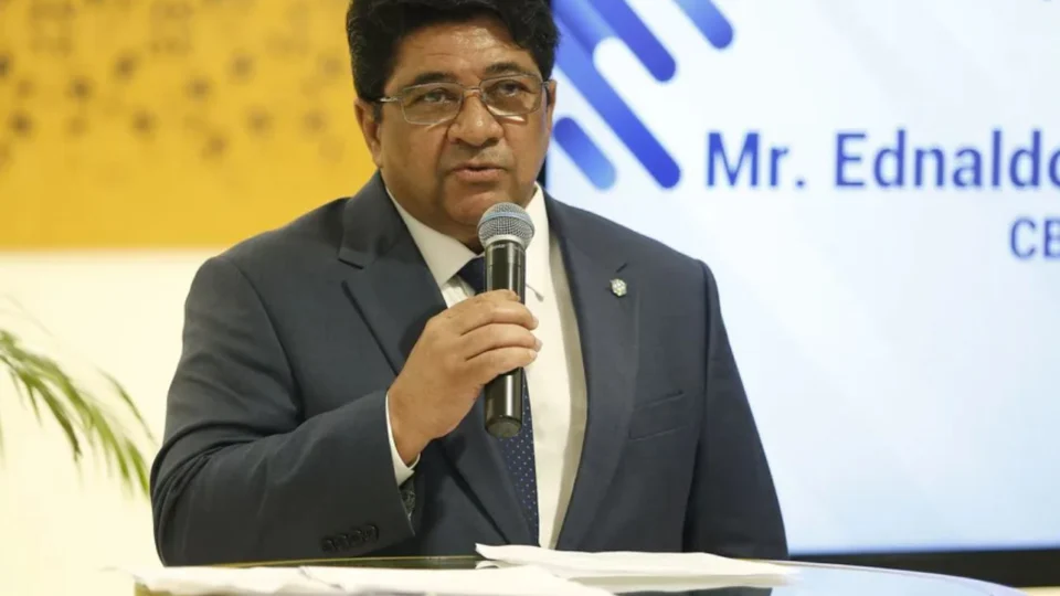 Flamengo e Palmeiras definem com CBF local da final da Supercopa do Brasil