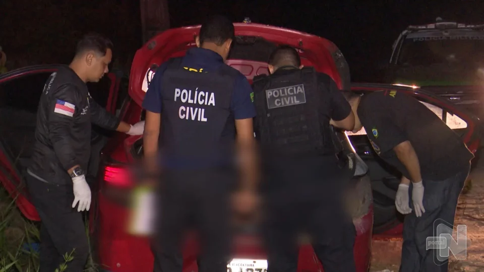 VÍDEO: corpos são encontrados em carro abandonado na Zona Leste de Manaus