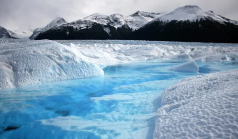 Derretimento de geleiras libera toneladas de bactérias ao ambiente