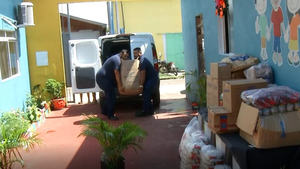 Grupo Bringel doa cestas de alimentos para a Casa Esperança, em Manacapuru-AM