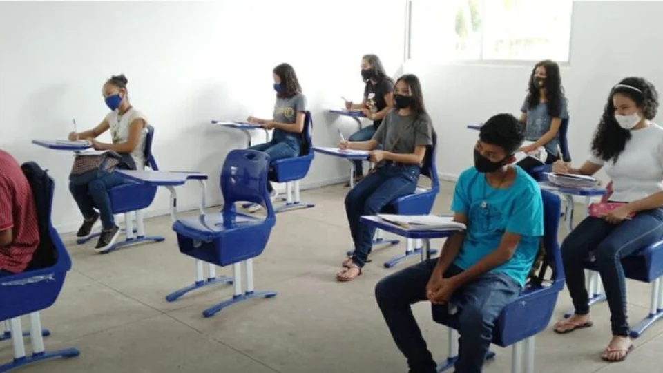 Tefé, no AM, divulga edital do PSS para contratação de professores