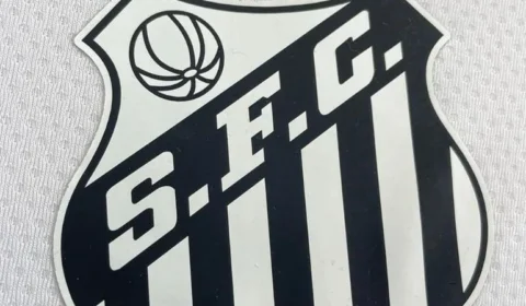 Em homenagem a Pelé, Santos confirma uso de coroa no uniforme já na Copa São Paulo