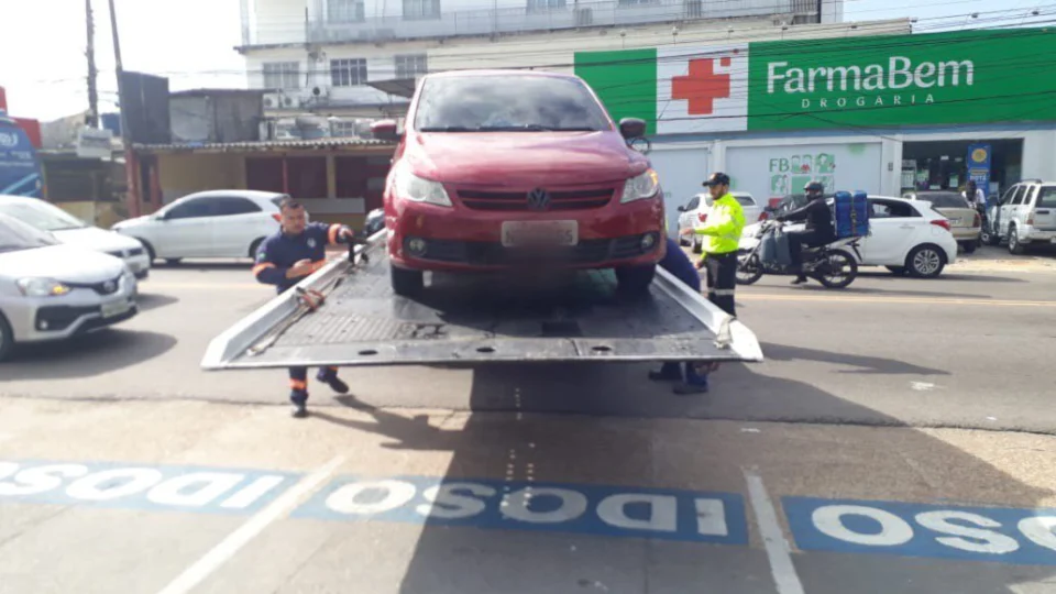 Estacionamento irregular: IMMU autua motoristas no Centro de Manaus