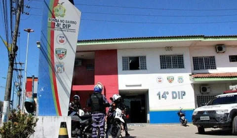 Funcionário é preso após furtar cosméticos no fim do turno, em Manaus