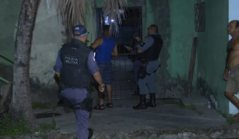 VÍDEO: homem é assassinado a tiros dentro de quitinete na Zona Oeste de Manaus