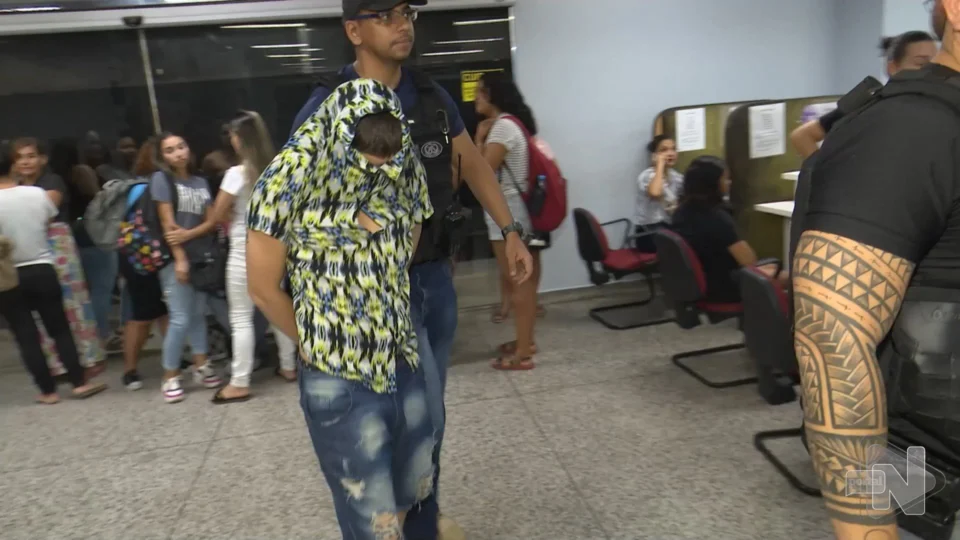 VÍDEO: homem é preso por tráfico de drogas e posse ilegal de armas em Manaus