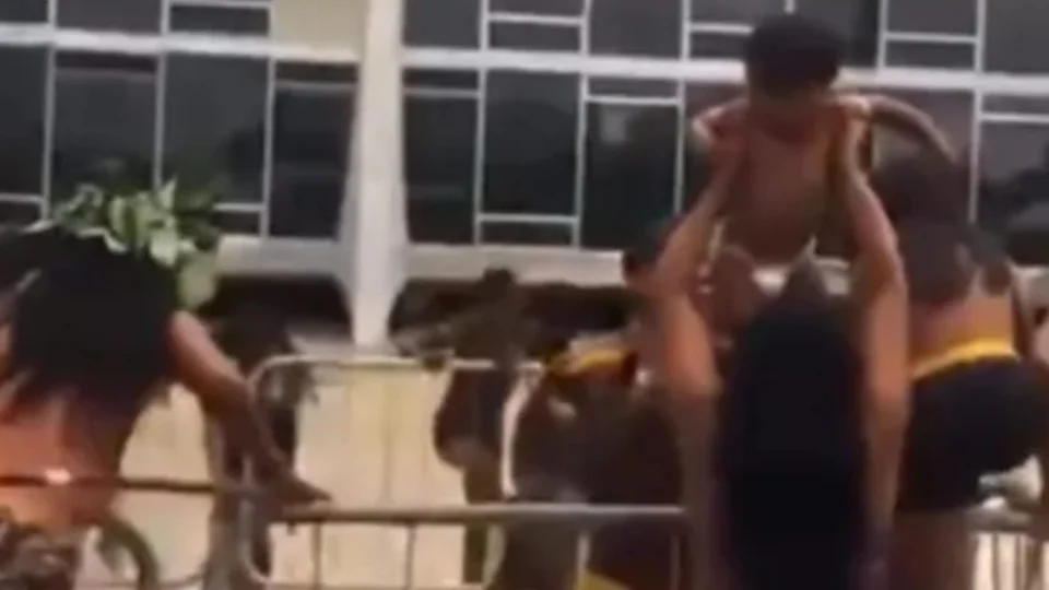 Manifestação indígena fecha Esplanada dos Ministérios nesta quarta-feira, 8