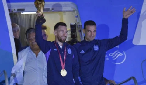 Lionel Messi pede para Scaloni seguir na seleção argentina de futebol