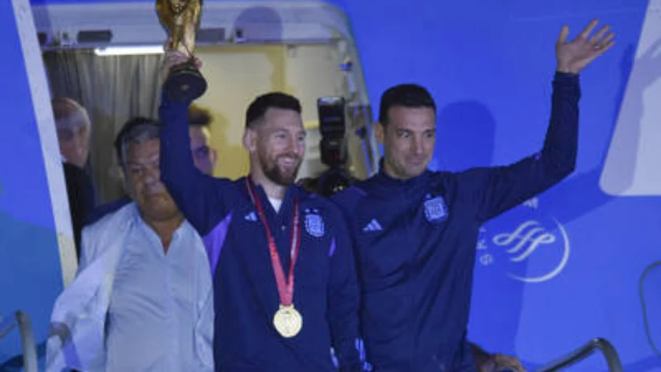 Lionel Messi pede para Scaloni seguir na seleção argentina de futebol