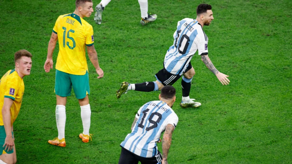 Argentina x Austrália: Messi comanda vitória hermana por 2 a 1 garantindo vaga nas quartas