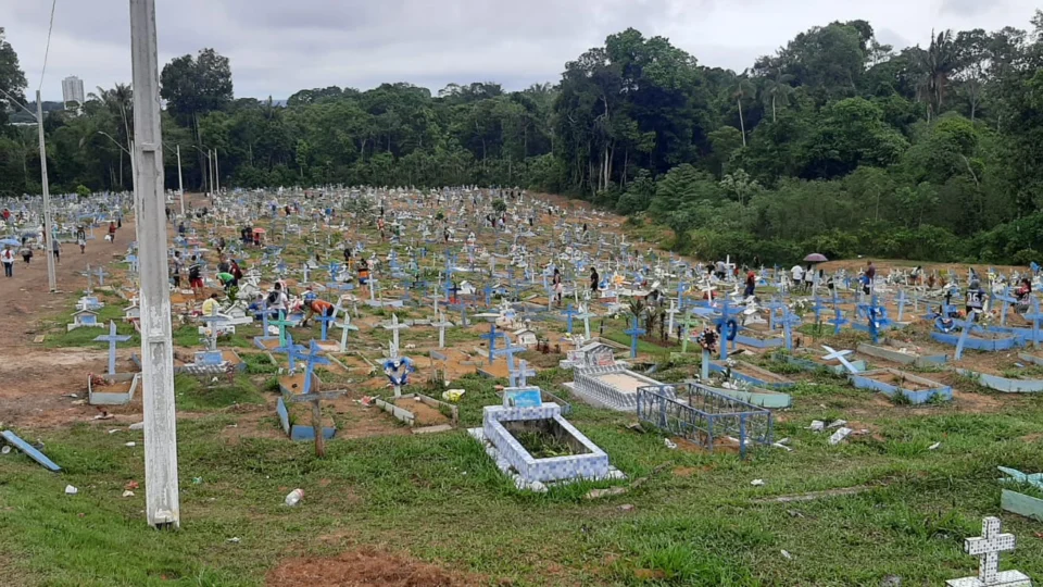 Covid-19 no Brasil: mortes saltam 16,9% com pandemia em 2021, diz pesquisa