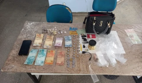 Mulher é presa com várias porções de cocaína e maconha em Juruá, no AM
