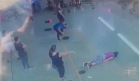 Mulher morre enquanto realizava agachamentos na academia no Equador