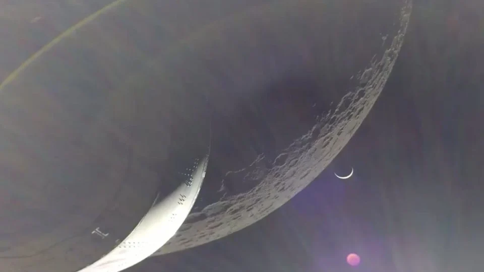 Cápsula Órion sobrevoa Lua com sucesso e inicia seu retorno à Terra