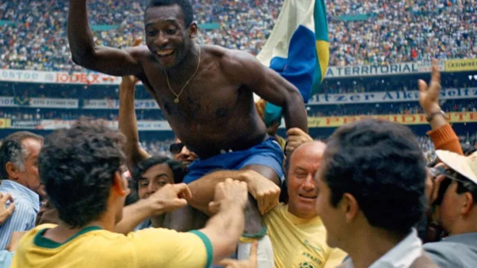 Aos 45 anos, Pelé se dispôs jogar Copa de 1986, mas não foi atendido por Telê Santana