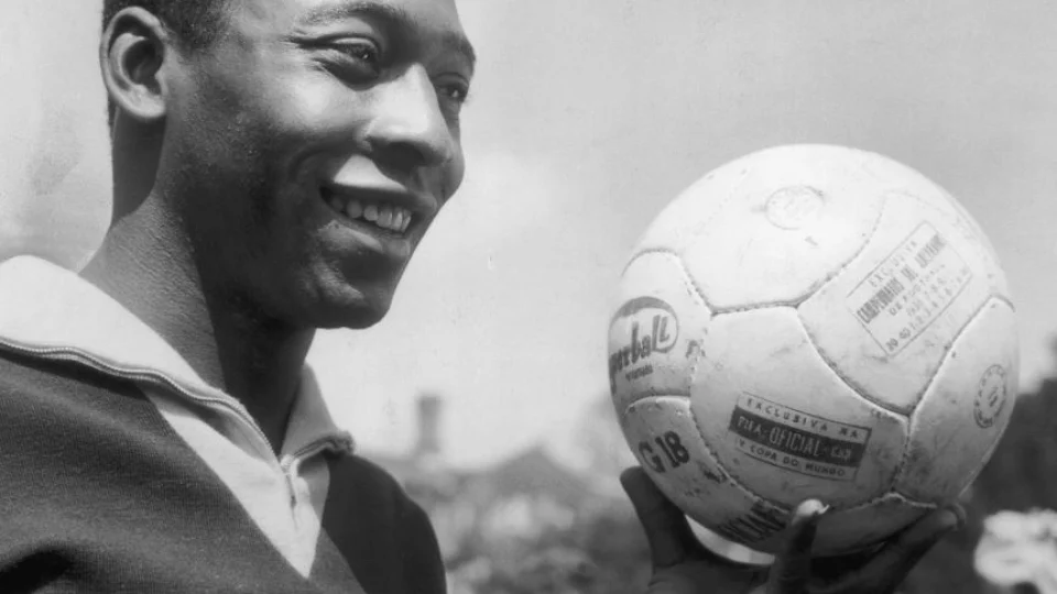 Pep Guardiola enaltece Pelé, mas revela preferência por Lionel Messi