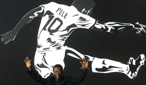 Santos recua em aposentar camisa 10 após vídeo com pedido de Pelé: ‘É melhor deixar’