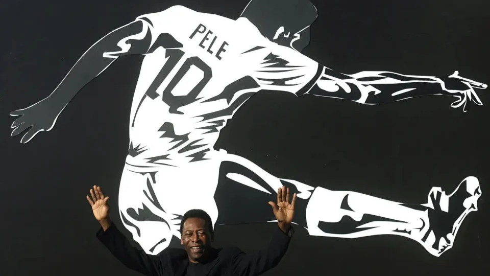 Santos recua em aposentar camisa 10 após vídeo com pedido de Pelé: ‘É melhor deixar’