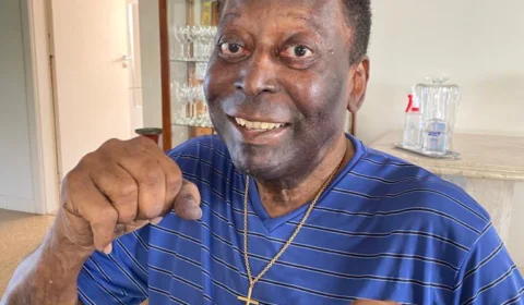 Internado para tratamento Pelé tranquiliza fãs: ‘Fazendo minha visita mensal ao hospital’