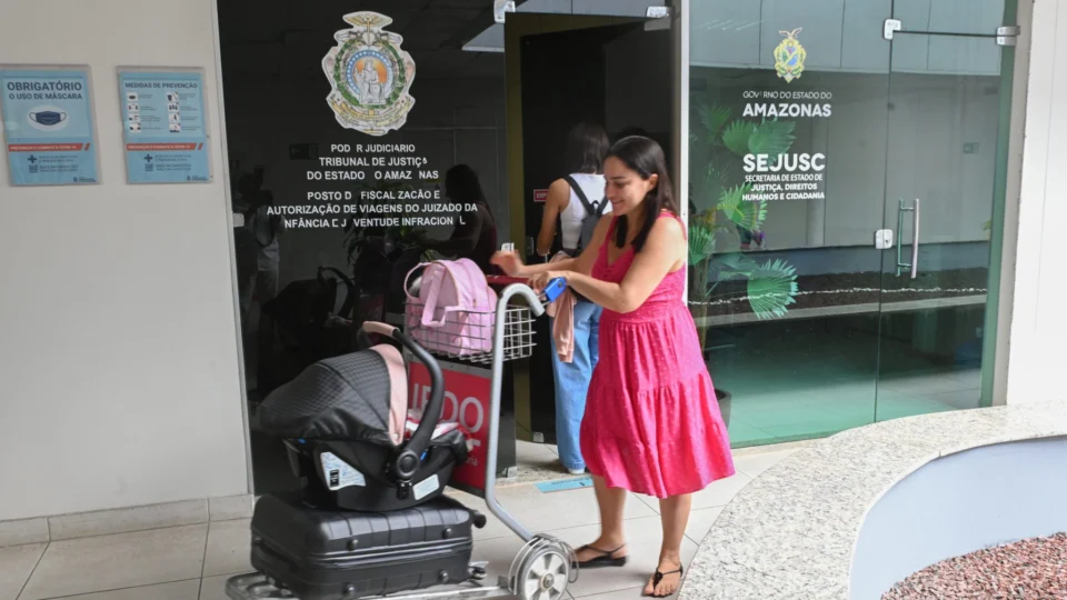 Pedidos de autorização de viagem para crianças aumentam 80% no AM