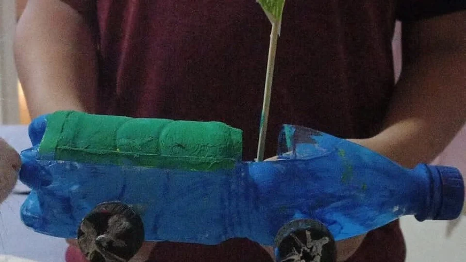 Projeto reaproveita garrafas PET para confecção de brinquedos e jogos