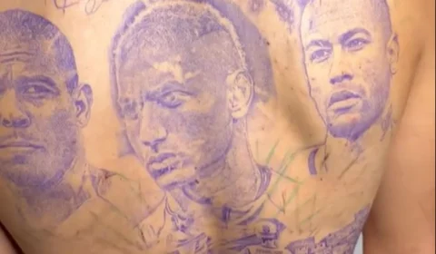Richarlison tatua nas costas rostos de Neymar e de Ronaldo Fenômeno