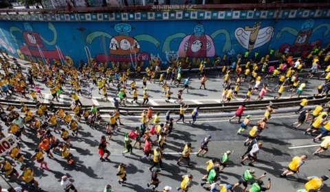 Copos plásticos da Corrida de São Silvestre vão virar mesas e cadeiras em escolas