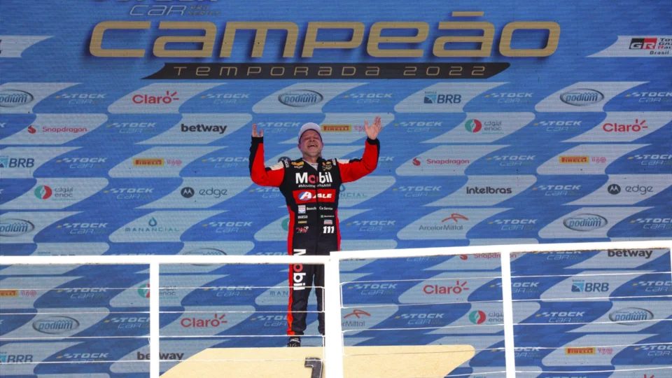 Stock Car: Barrichello fatura título e se torna campeão mais velho da história