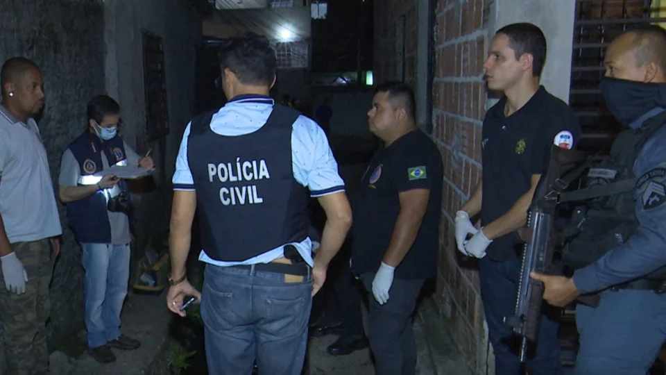 Homem é morto com 10 tiros em córrego na Compensa, na Zona Oeste de Manaus