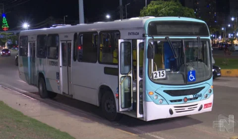 VÍDEO: trio de suspeitos assalta passageiros de ônibus da Zona Oeste de Manaus