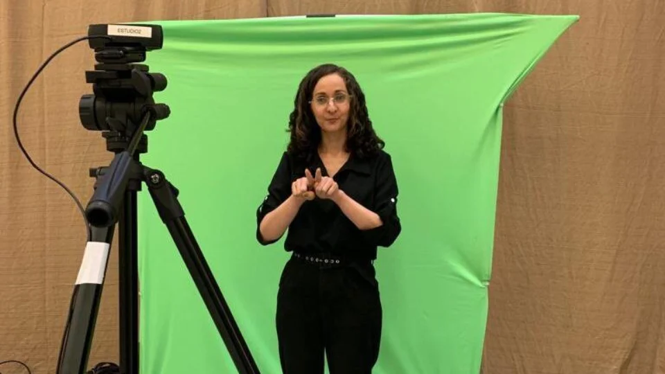 UEA lança site com acessibilidade para pessoas surdas no Amazonas