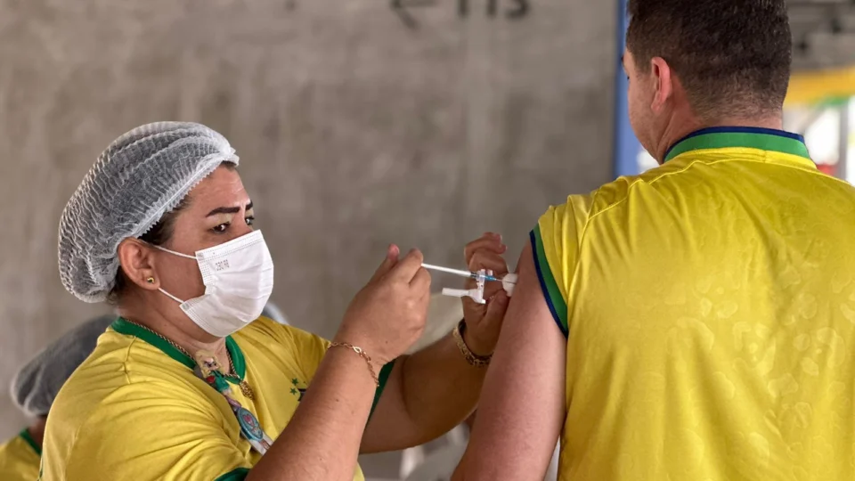 Covid-19: AM tem 915 mil pessoas com 3ª dose da vacina atrasada, diz FVS