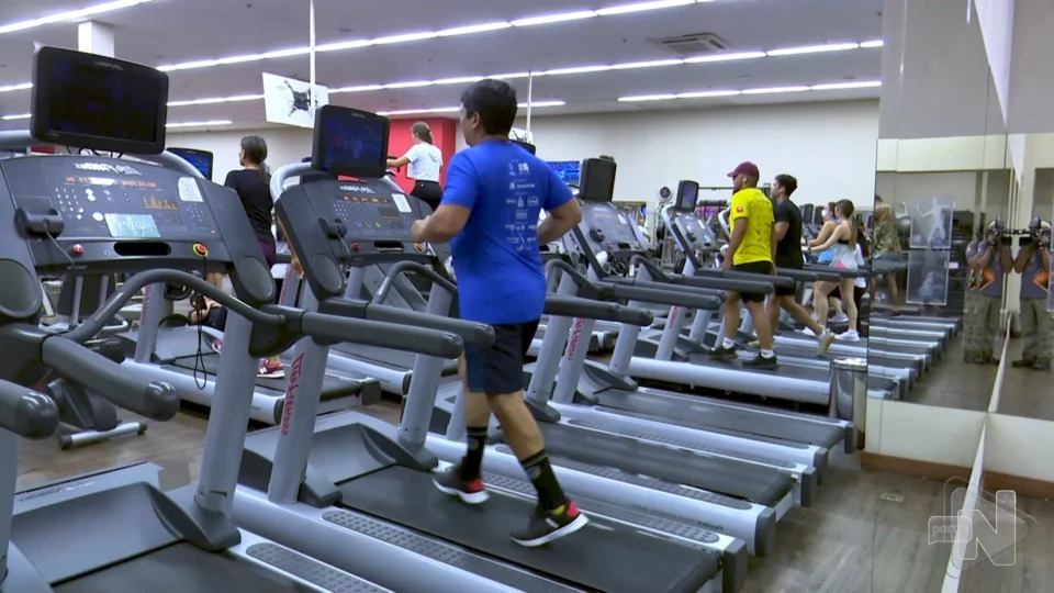 VÍDEO: alunos lotam academias para entrar em forma no fim do ano em Manaus