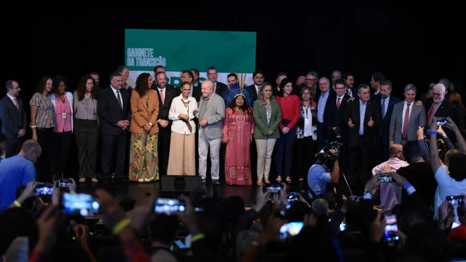 Com Marina e Tebet na lista, Lula anuncia últimos 16 ministros em Brasília