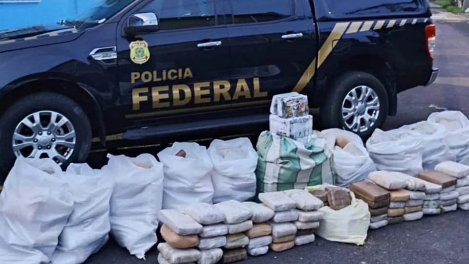PF apreende quase 300 kg de droga em Novo Airão, no AM
