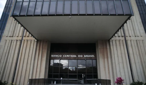 Mercado financeiro brasileiro eleva projeção de inflação para 5,23% em 2023