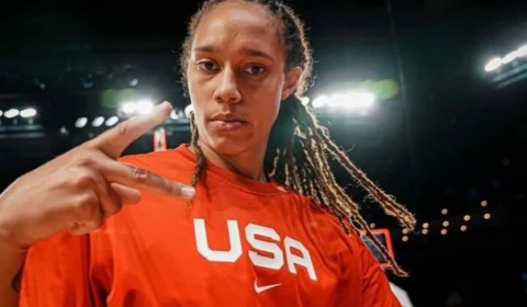 Brittney Griner chega aos EUA após ser libertada pelo governo russo