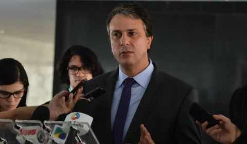 Camilo Santana é convidado por Lula para assumir Ministério da Educação