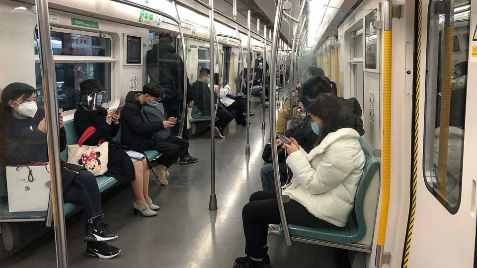 China tem reabertura lenta nesta sexta após aliviar restrições da Covid-19